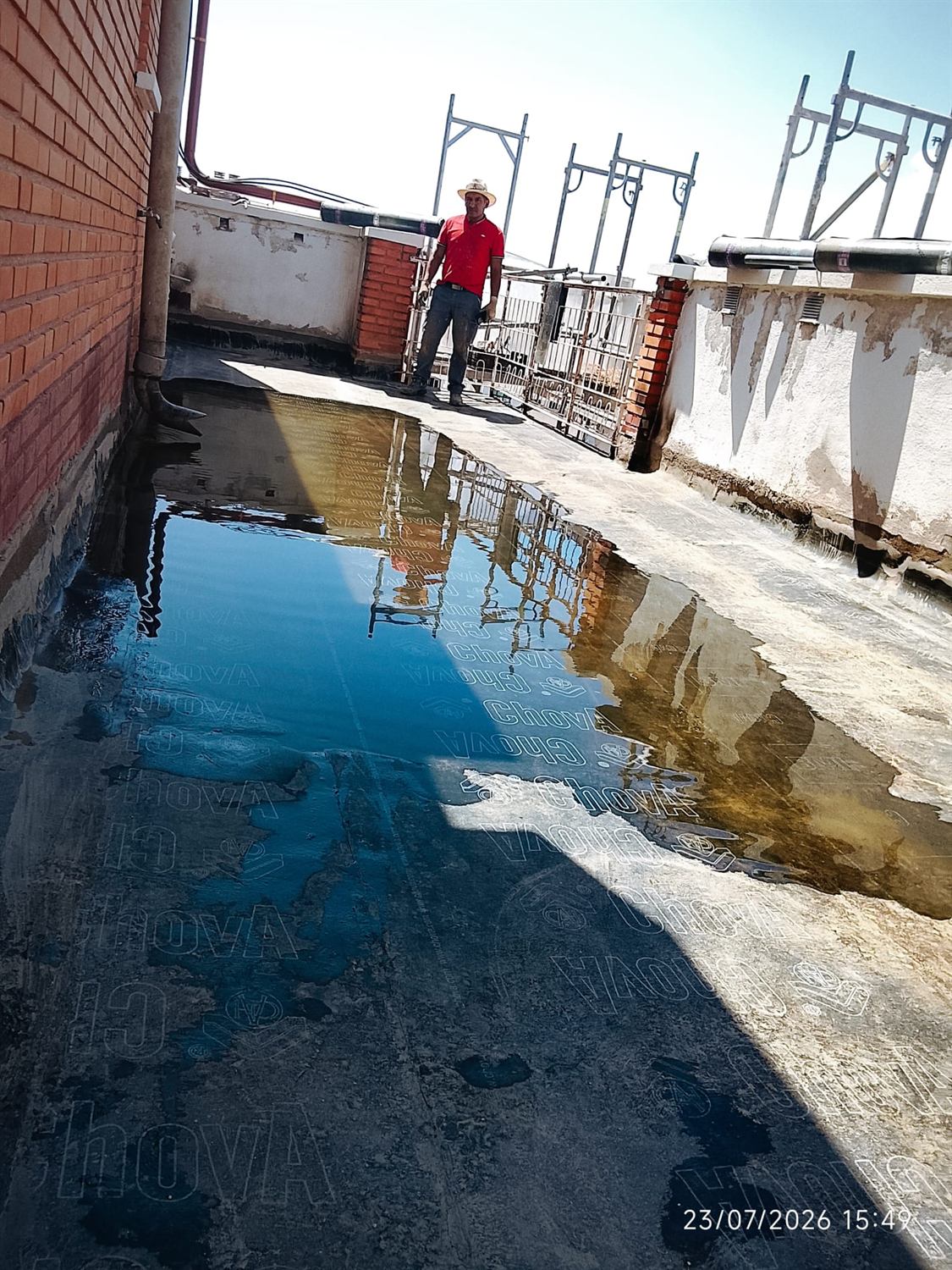 Cubierta impermeabilizada con lámina asfáltica y prueba de estanqueidad con agua embalsada