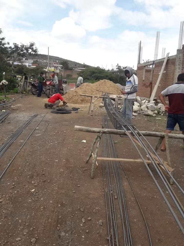 Armaduras de ferralla montadas y preparadas a pie de obra
